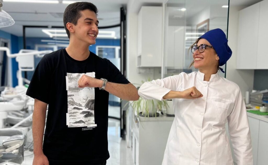 درباره دکتر سعادت 1 elbow